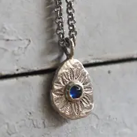 Cercle de feuilles, pendentif mandala floral en argent et saphir bleu
