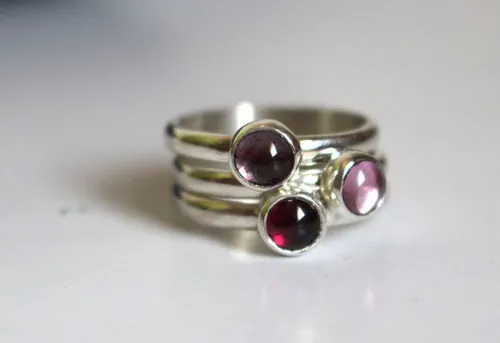 Cerisier en fleur, bague empilable en argent, grenat, alexandrite et zircon