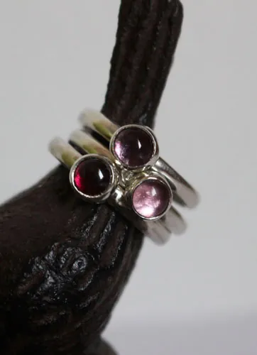 Cerisier en fleur, bague empilable en argent, grenat, alexandrite et zircon