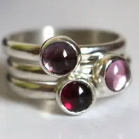 Cerisier en fleur, bague empilable en argent, grenat, alexandrite et zircon
