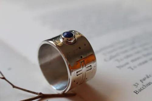 Certitude, bague foi en argent et lapis-lazuli