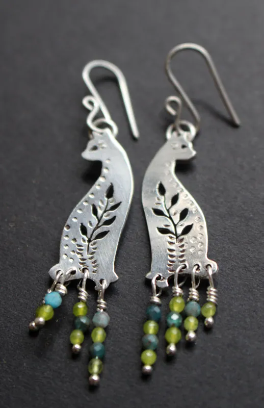 Chat des forêts, boucles d’oreilles gardien de la nature en argent, agate bleue et agate verte