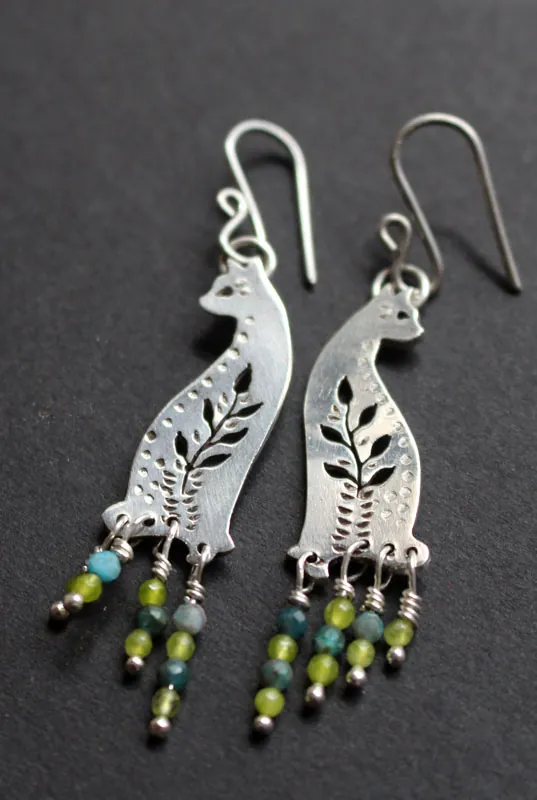 Chat des forêts, boucles d’oreilles gardien de la nature en argent, agate bleue et agate verte
