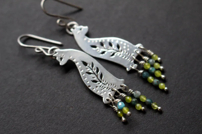 Chat des forêts, boucles d’oreilles gardien de la nature en argent, agate bleue et agate verte