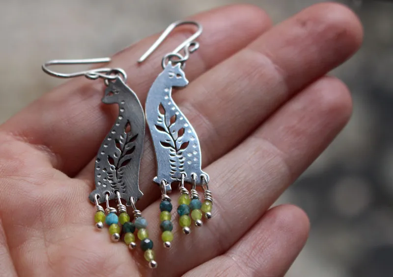 Chat des forêts, boucles d’oreilles gardien de la nature en argent, agate bleue et agate verte