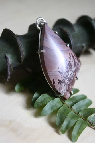 Chiricahua, pendentif tribu amérindienne en argent et rhyolite apache