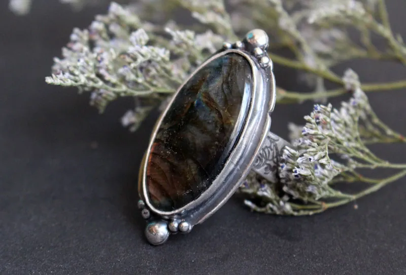 Ciel de tempête, bague miroir céleste en argent et labradorite