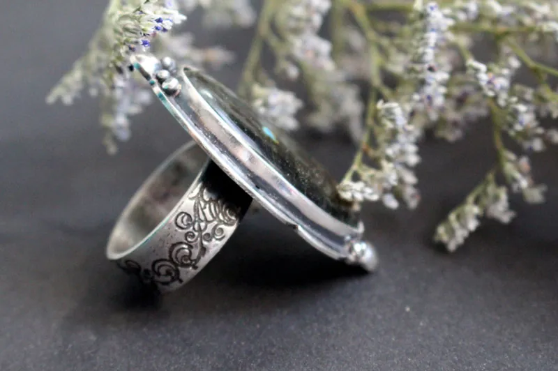 Ciel de tempête, bague miroir céleste en argent et labradorite
