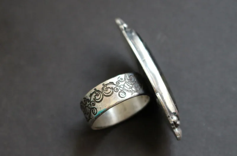 Ciel de tempête, bague miroir céleste en argent et labradorite