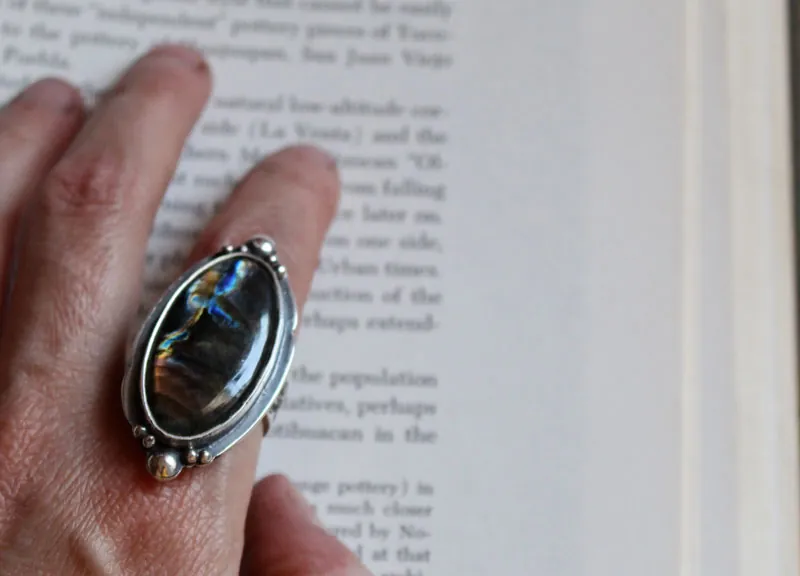 Ciel de tempête, bague miroir céleste en argent et labradorite
