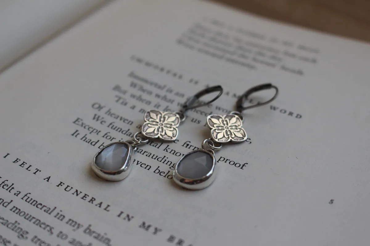 Clervie, boucles d’oreilles fleur celte en argent et pierre de lune