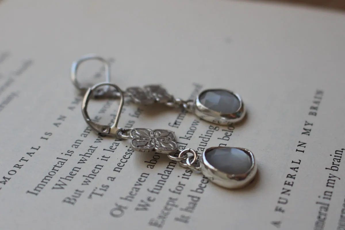 Clervie, boucles d’oreilles fleur celte en argent et pierre de lune