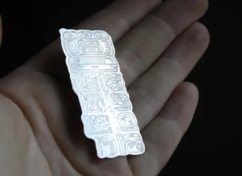 Compte long, broche du calendrier maya en argent