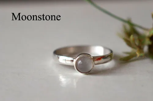 Constance, bague pierre de naissance en argent, grenat, améthyste, aigue-marine, pierre de lune, onyx, alexandrite, rubis, péridot, saphir, opale, citrine ou turquoise