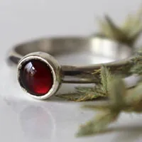 Coquelicot, bague fleur rouge en argent et grenat