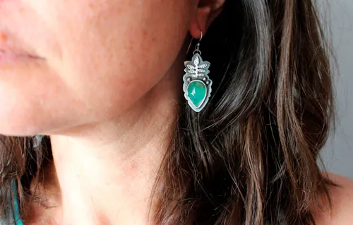 Croissance, boucles d’oreilles botaniques en argent et chrysoprase