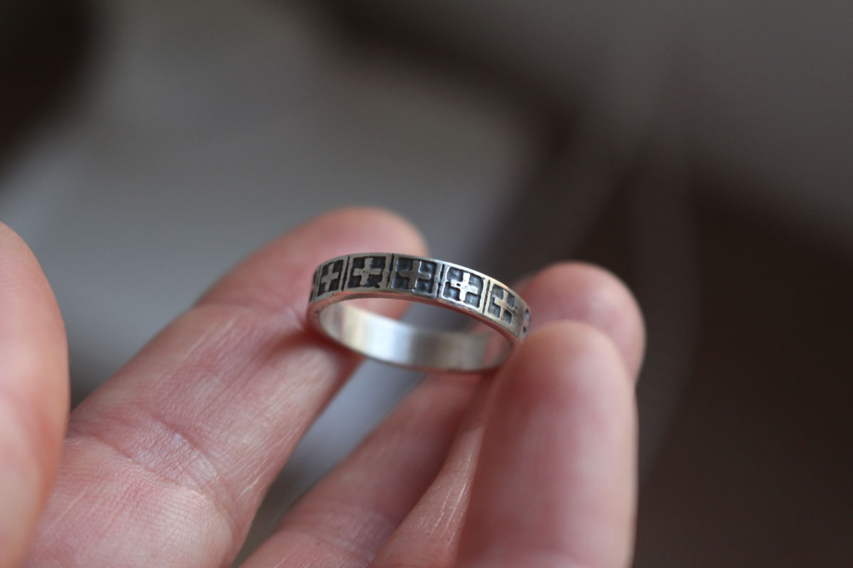 Croix, bague foi médiévale en argent