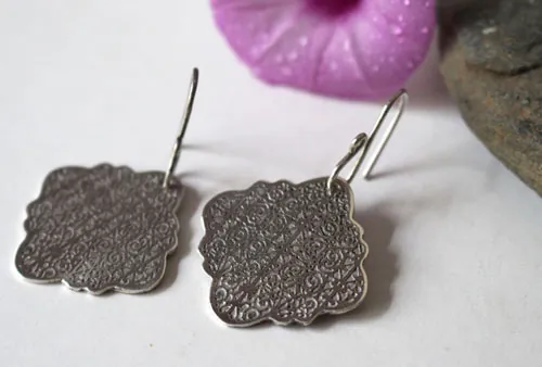 Cybèle, boucles d’oreilles arabesque grecque en argent
