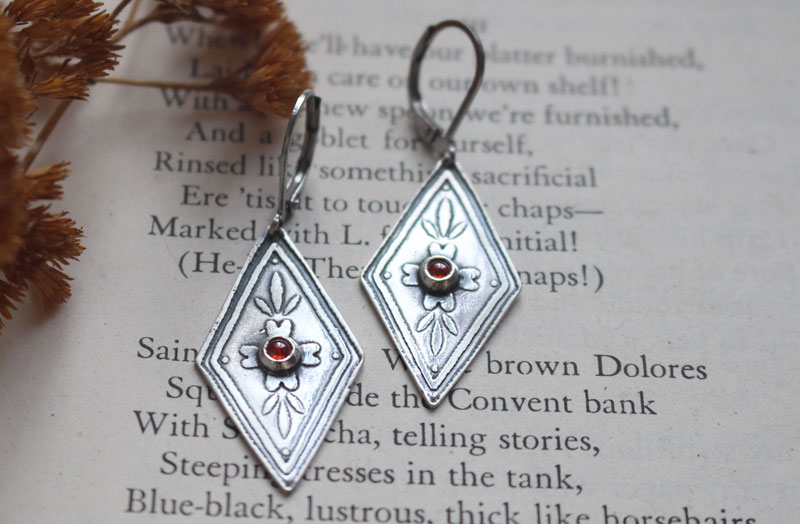 Calendula, boucles d’oreilles botanique baroque en argent et zircon orange
