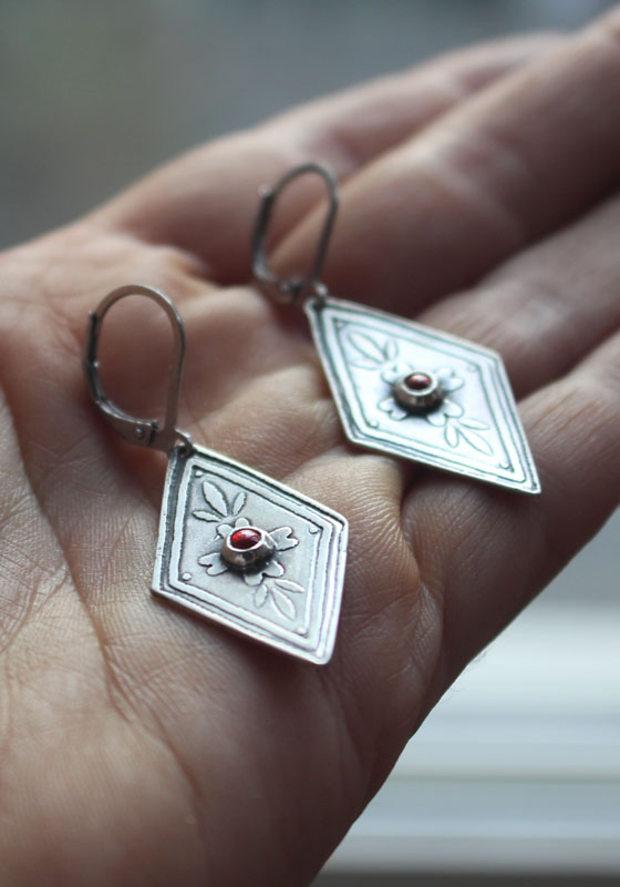 Calendula, boucles d’oreilles botanique baroque en argent et zircon orange
