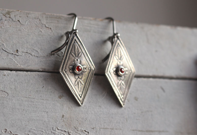 Calendula, boucles d’oreilles botanique baroque en argent et zircon orange