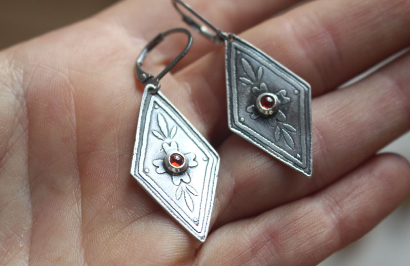 Calendula, boucles d’oreilles botanique baroque en argent et zircon orange