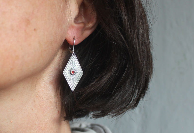 Calendula, boucles d’oreilles botanique baroque en argent et zircon orange