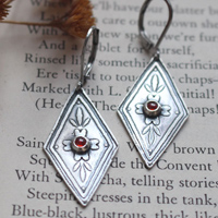 Calendula, boucles d’oreilles botanique baroque en argent et zircon orange