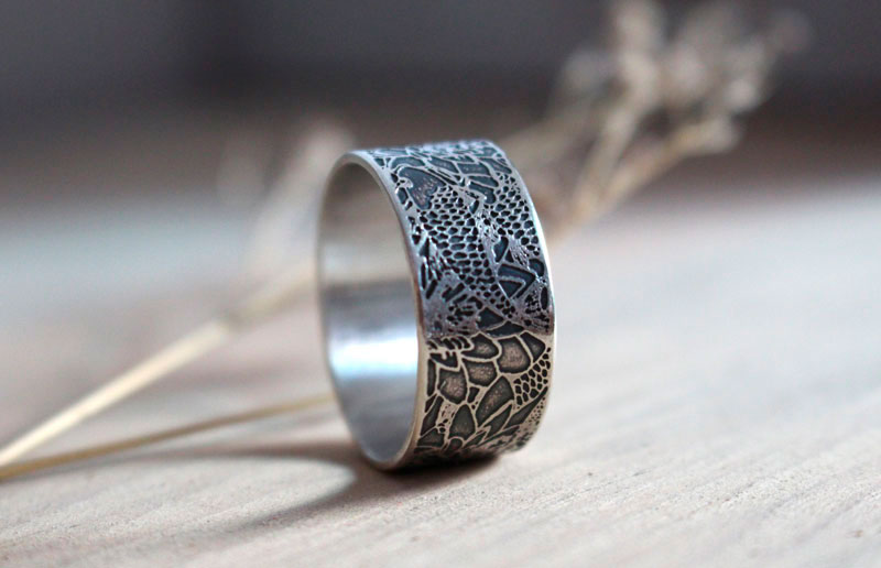 Carpe dans un étang de lotus, bague koï japonaise en argent