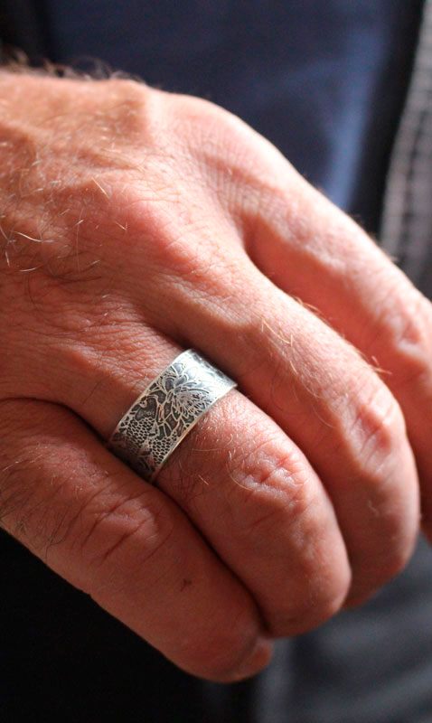 Carpe dans un étang de lotus, bague koï japonaise en argent