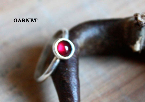 Constance, bague pierre de naissance en argent, grenat, améthyste, aigue-marine, pierre de lune, onyx, alexandrite, rubis, péridot, saphir, opale, citrine ou turquoise