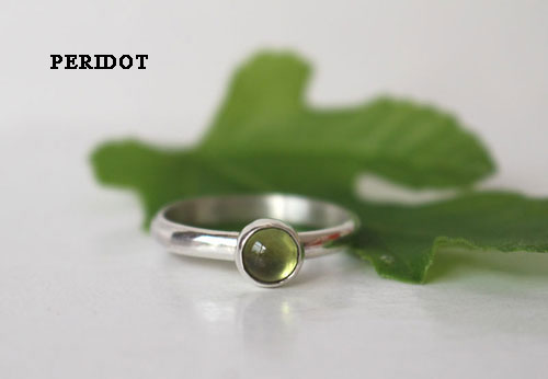 Constance, bague pierre de naissance en argent, grenat, améthyste, aigue-marine, pierre de lune, onyx, alexandrite, rubis, péridot, saphir, opale, citrine ou turquoise