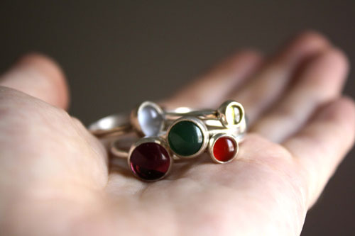 Constance, bague pierre de naissance en argent, grenat, améthyste, aigue-marine, pierre de lune, onyx, alexandrite, rubis, péridot, saphir, opale, citrine ou turquoise
