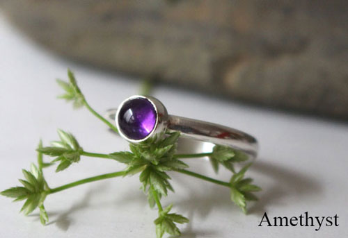 Constance, bague pierre de naissance en argent, grenat, améthyste, aigue-marine, pierre de lune, onyx, alexandrite, rubis, péridot, saphir, opale, citrine ou turquoise