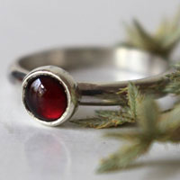 Coquelicot, bague fleur rouge en argent et grenat