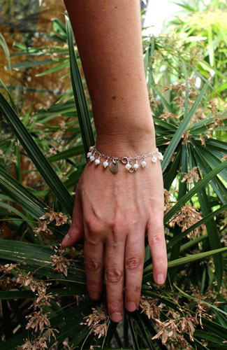 Cosmos, bracelet fleur de l’innocence en argent et nacre