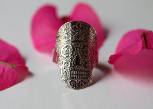 Crâne mexicain, bague tête de mort fleurie du Mexique en argent