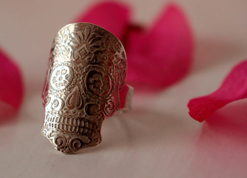 Crâne mexicain, bague tête de mort fleurie du Mexique en argent