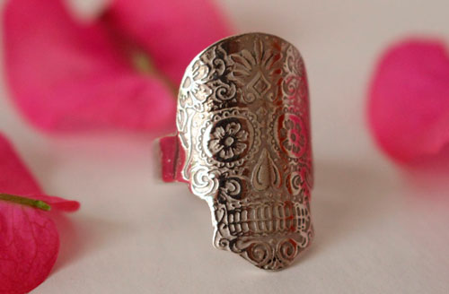 Crâne mexicain, bague tête de mort fleurie du Mexique en argent