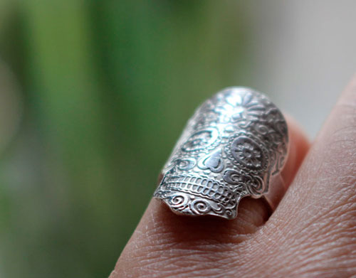 Crâne mexicain, bague tête de mort fleurie du Mexique en argent