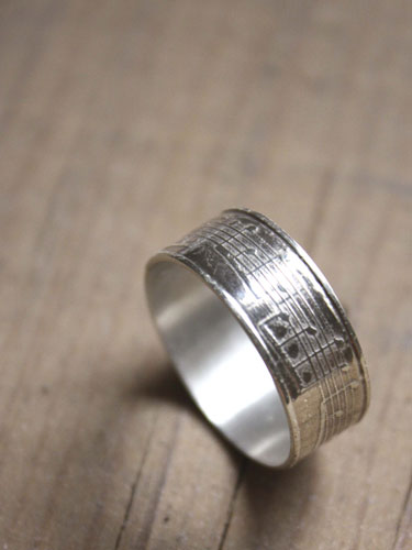 Crescendo, bague partition de musique en argent