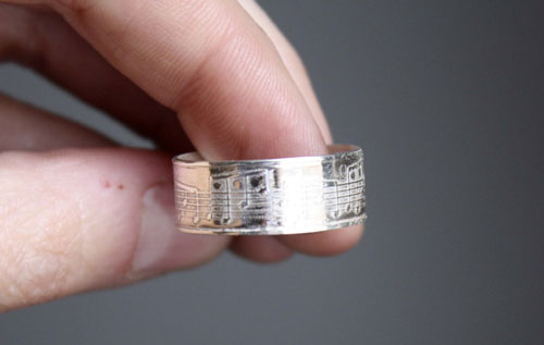 Crescendo, bague partition de musique en argent