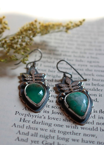 Croissance, boucles d’oreilles botaniques en argent et chrysoprase