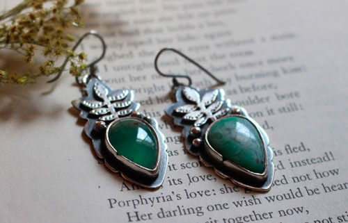 Croissance, boucles d’oreilles botaniques en argent et chrysoprase