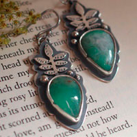 Croissance, boucles d’oreilles botaniques en argent et chrysoprase