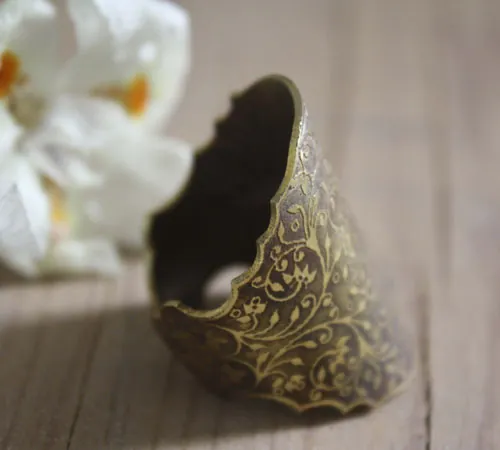 Dandy, bague élégance baroque victorienne en laiton