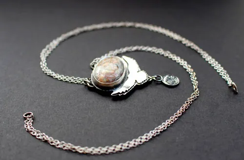 Déployer ses ailes, collier aigle porteur de lune en argent et agate mexicaine crazy lace