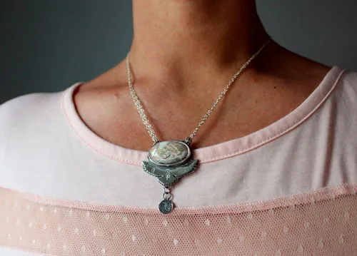 Déployer ses ailes, collier aigle porteur de lune en argent et agate mexicaine crazy lace