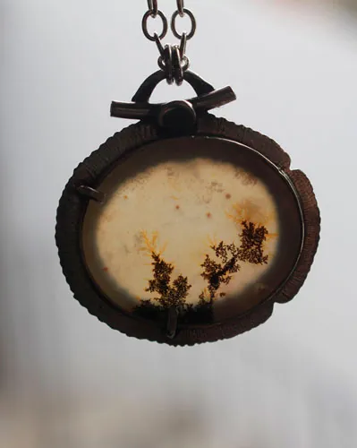 Des fleurs en hiver, collier paysage congelé en argent et agate dendritique