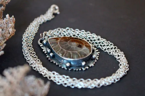 Du cœur de la mer, collier faune marine en argent et ammonite